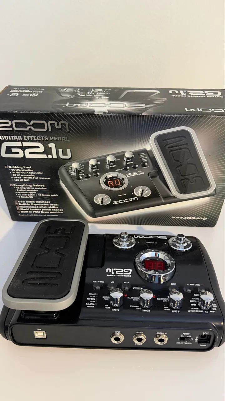 Pedal multiefeitos para guitarra