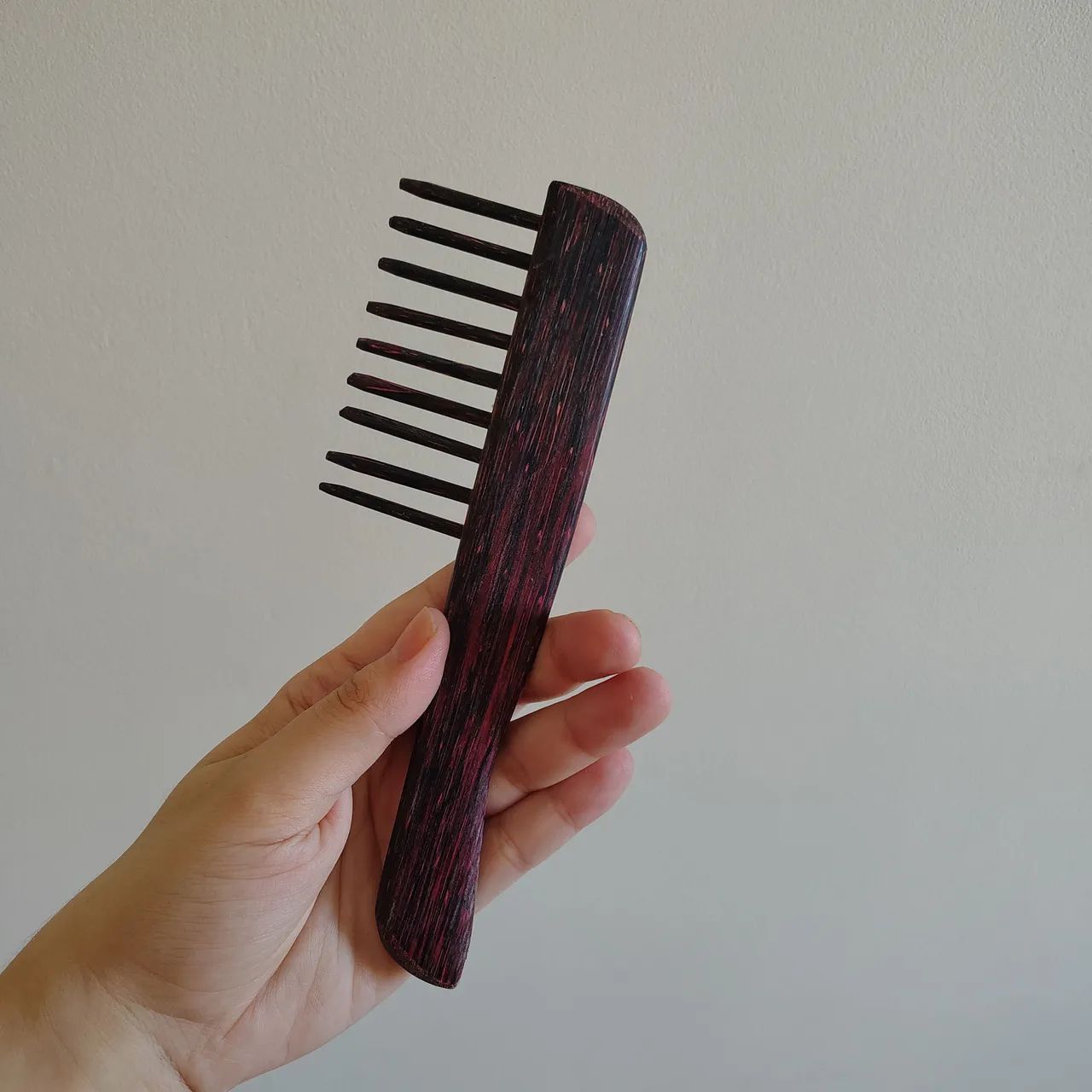 Pente artesanal de madeira  - Foto 2