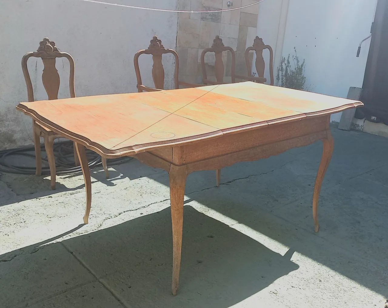 Mesa de jantar antiga de madeira extensível  - Foto 2