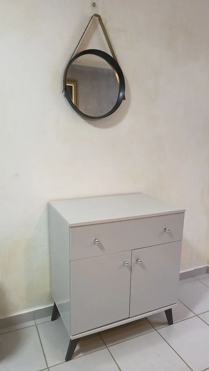 VENDO Aparador + Espelho **LEIA O ANUNCIO**
