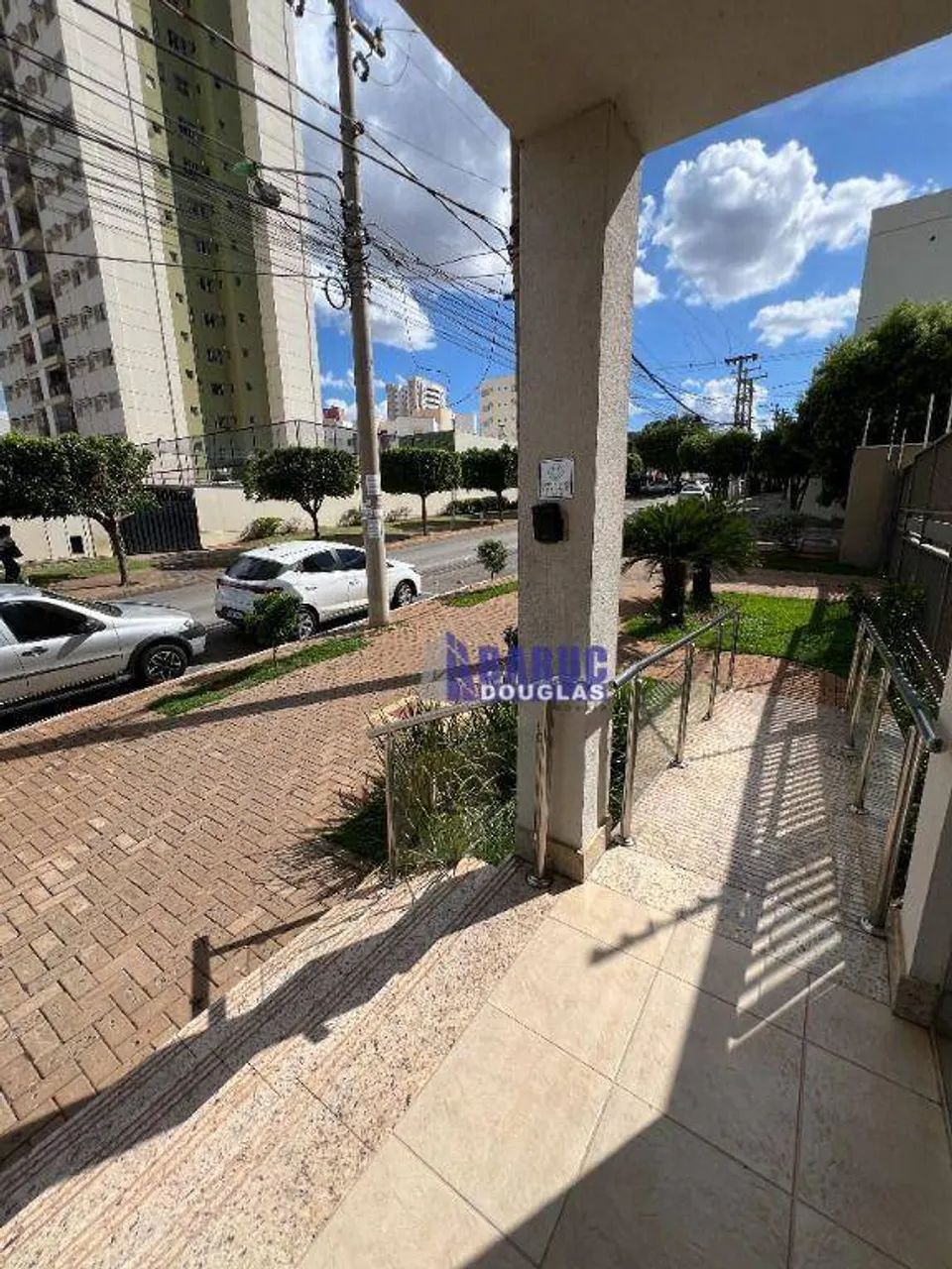 Vende-se amplo apartamento com 03 quartos sendo 01 suíte com closet, todos os quartos com  - Foto 4