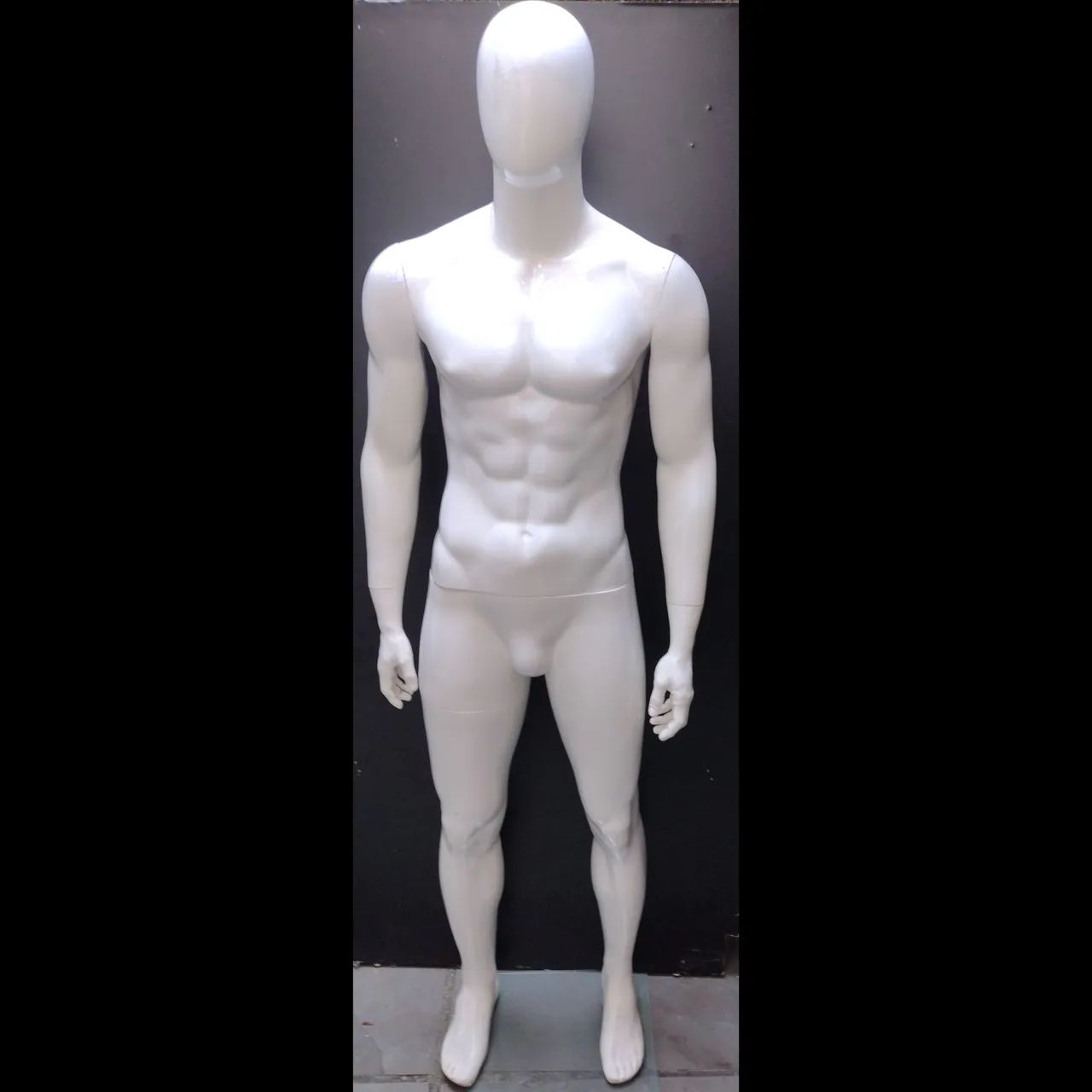 MANEQUINS MASCULINO DE FIBRA DE VIDRO.