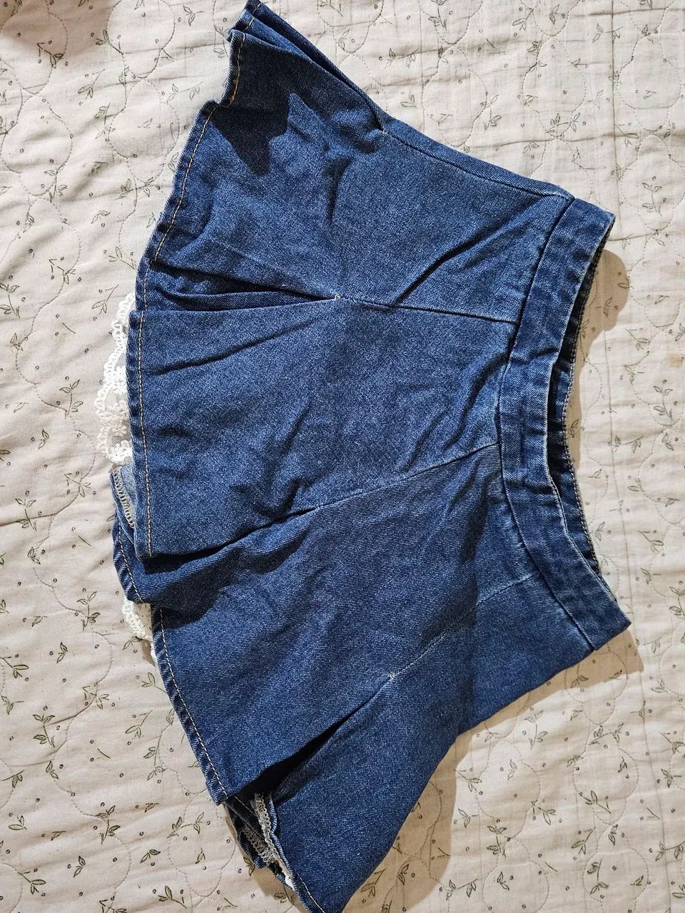 Saia jeans plissada com renda - Foto 4