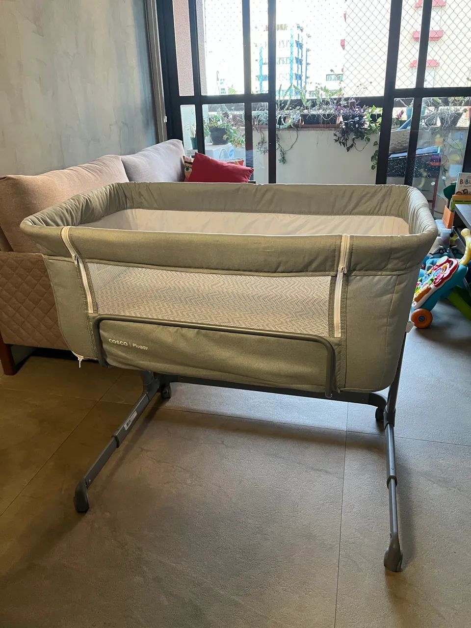 Berço co-bed Cosco modelo pluggy, portátil novo - Foto 3