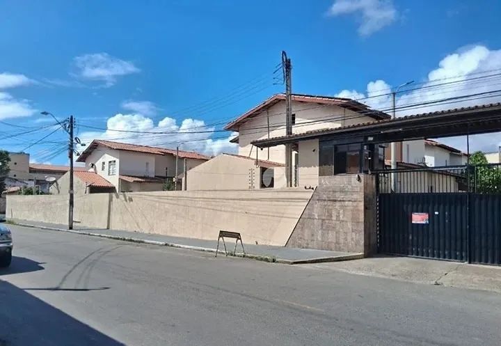 EXCELENTE OPÇÃO DE CASA DUPLEX EM CONDOMÍNIO FECHADO
