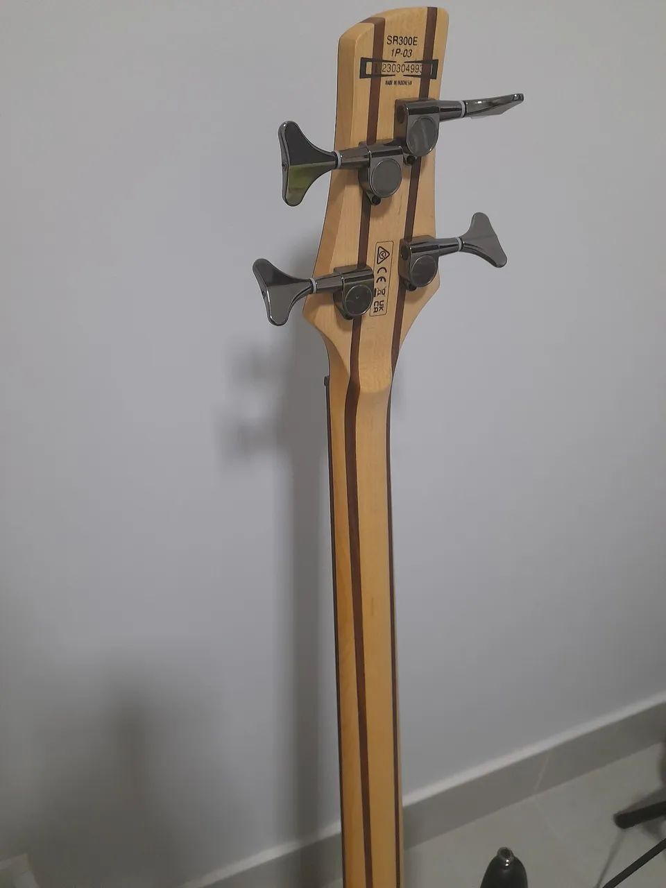 Baixo Ibanez Sr300E SVM 4 cordas - Foto 4
