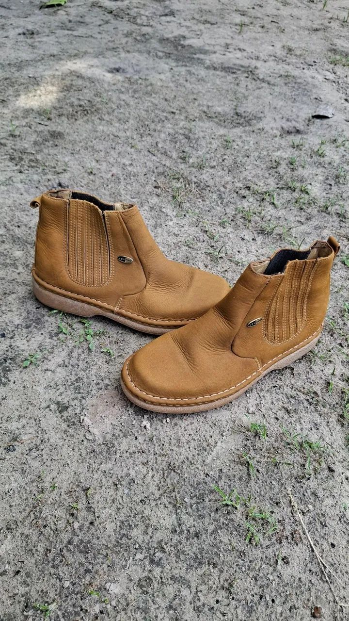 Botas de couro nunca usadas  - Foto 3