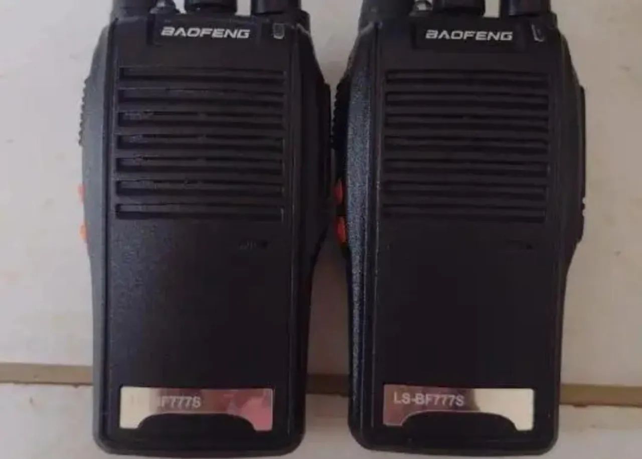 2 Rádio comunicadores.