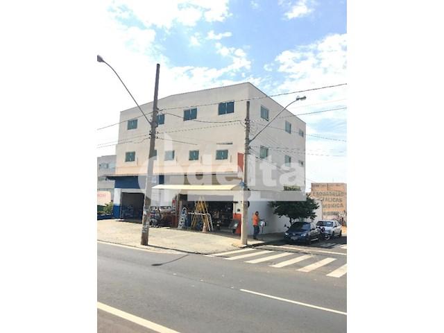 Apartamento para alugar com 3 dormitórios em Santa mônica, Uberlândia cod:571599