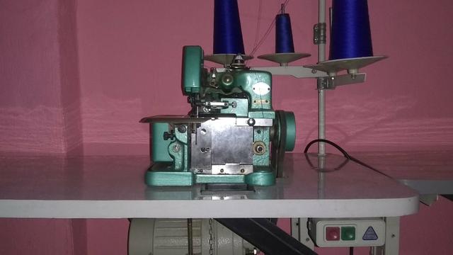 Máquina de costura semi industrial ovelock e reta Zig zag 38 costuras - Foto 6