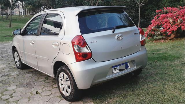 Toyota Etios HATCH 1.3 2015/ 2015 >Aceita troca menor valor - Foto 4
