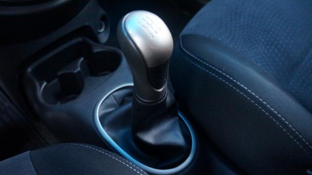 NISSAN MARCH 1.6 SL 16V FLEX 4P MANUAL - Foto 17