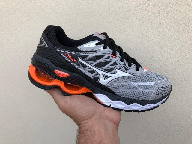 mizuno laranja e cinza