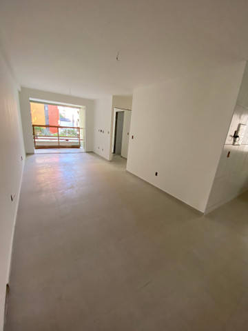 Quarto/Sala e 02 Quartos, na 3ª Quadra da Praia de Jatiuca. Com Área de Lazer - Foto 2