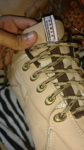tenis couro oakley