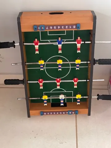 Jogo Mini Hóquei de Mesa e Futebol Pebolim - 2 em 1 - Brinca Mundo