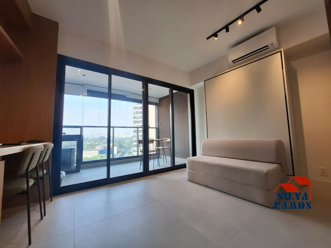 Lindo Studio Mobiliado para Locação na Av. Ibirapuera em Moema - SP