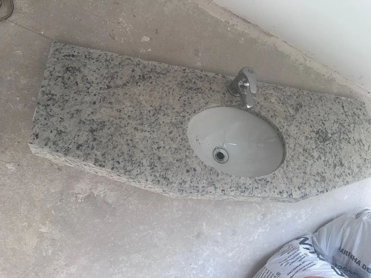 PIA DE BANHEIRO - GRANITO + TORNEIRA COM MISTURADOR - Foto 2