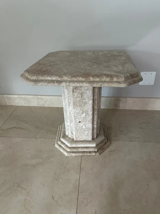 Mesa lateral de mármore 