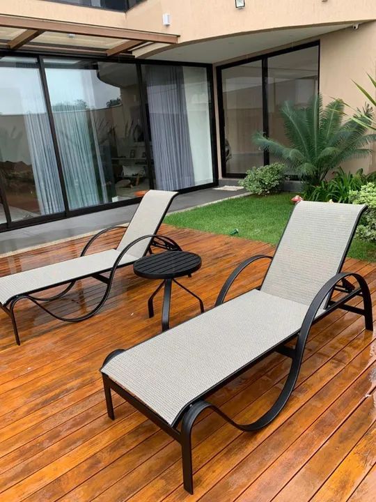 Duas espreguiçadeiras para relaxar com vista para a cidade - Foto 4