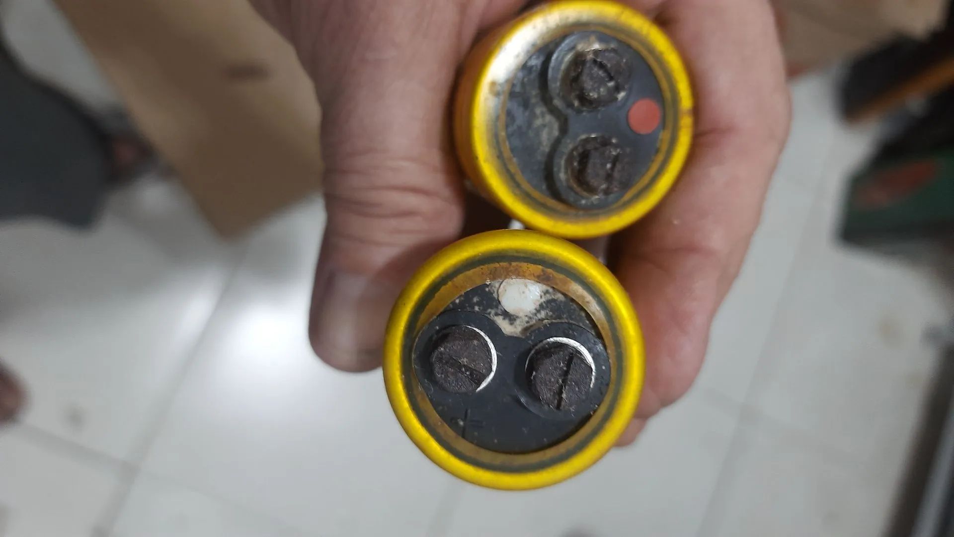 Capacitores eletrolítico variados 330uF e 2200uF - Foto 3