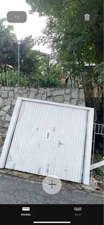Portão de garagem basculante com motor e central