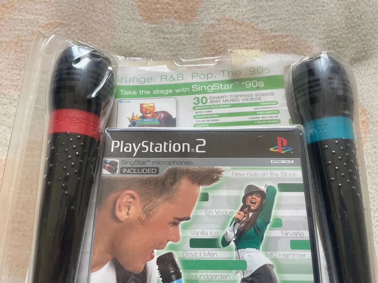 Singstar com 2 microfones 