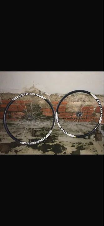 Dois aros aero dianteiro e traseiro sem a catraca 