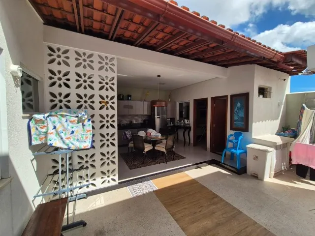 Alugo Casa com 4 dormitórios, 1 suíte, 3 banheiros, 1 vaga, Área Total: 230,00 m²