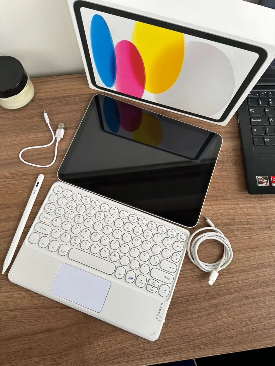 iPad 10ª Geração 64GB Wi-Fi + Teclado + Caneta