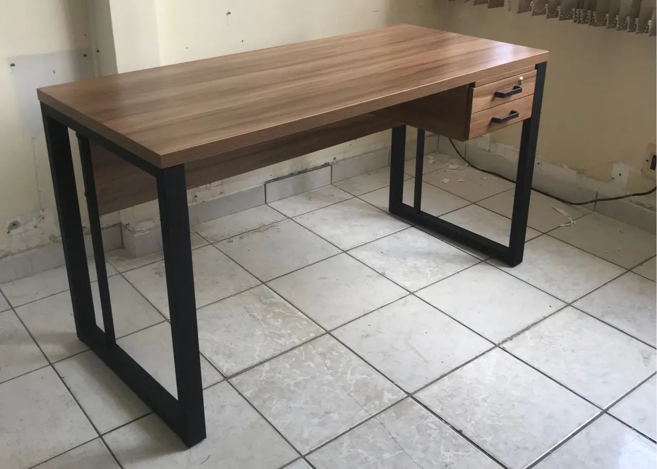 Mesa / birô / escrivaninha de Escritório com Gaveta