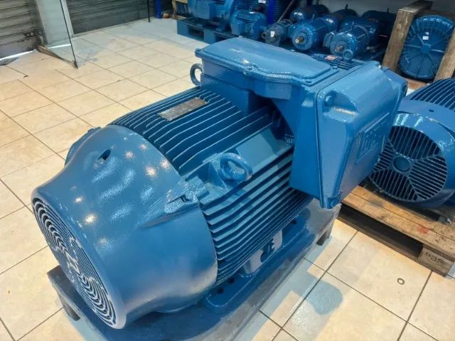 Motor Elétrico 100cv 6 polos 1100 rpm weg seminovo - Foto 4