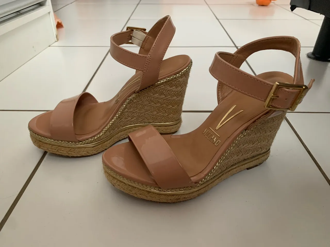 Sandália plataforma Vizzano bege