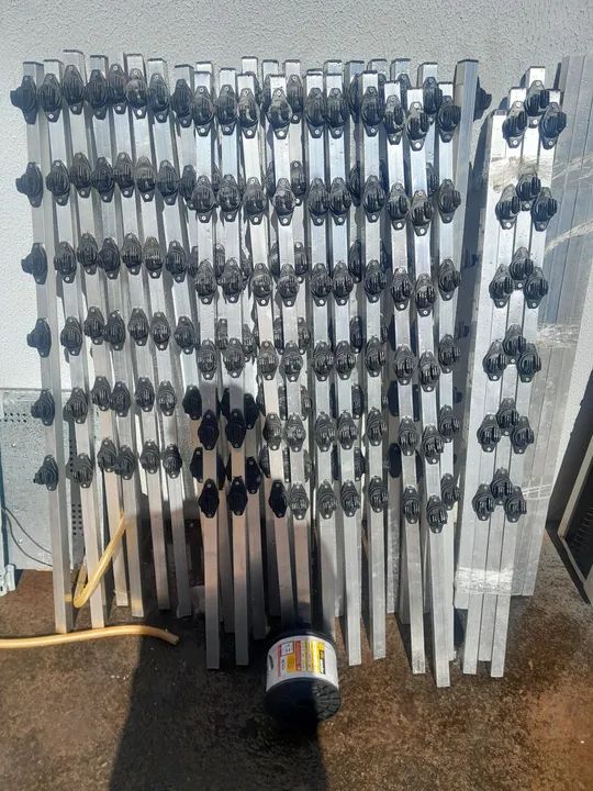 Big haste 28x28 1,20m 6 isoladores + Bobina de 500m de cabo de aço para cerca elétrica.