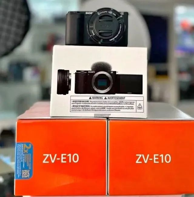 Câmera Digital Sony ZV-E10 24.2MP 3.0" Lente 16-50MM OSS 