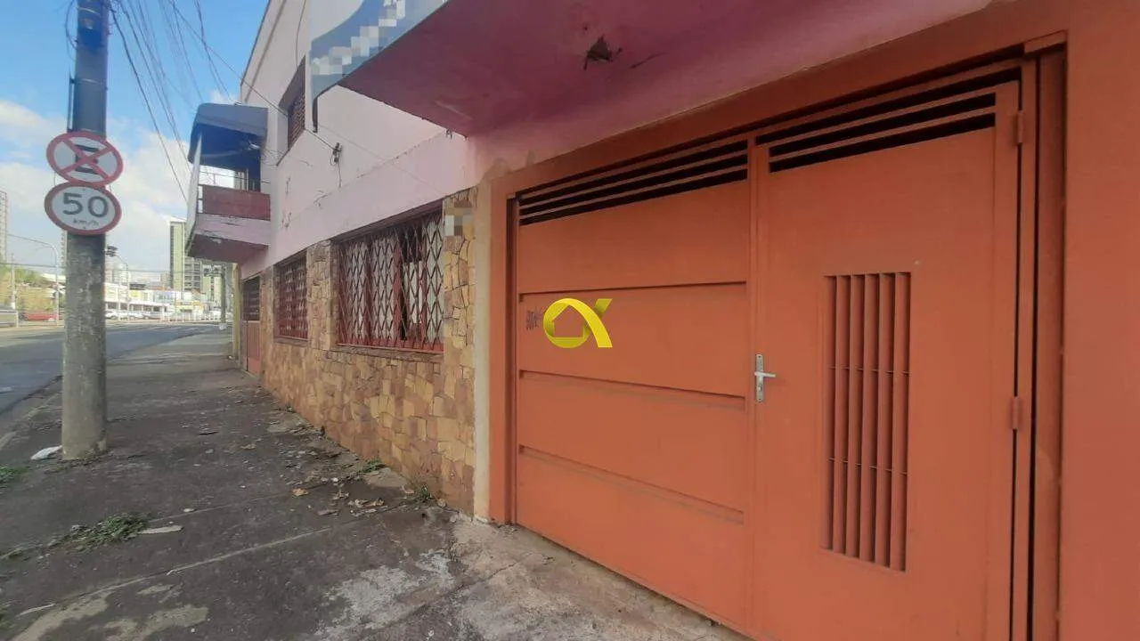 Sobrados geminados à venda no centro de Piracicaba. Oportunidade para investidor.