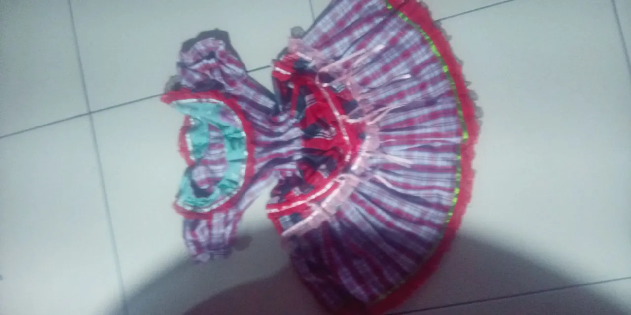Vestido junino para de 06 a 10 anos $ 70.