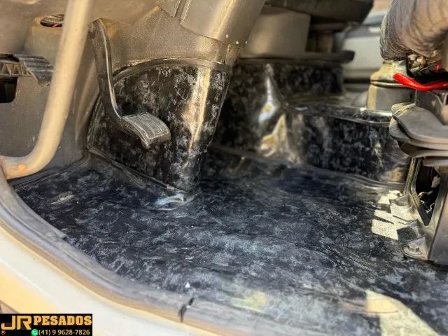 volvo fh 380 toco 4x2 ano 2005 câmbio manual - Foto 11