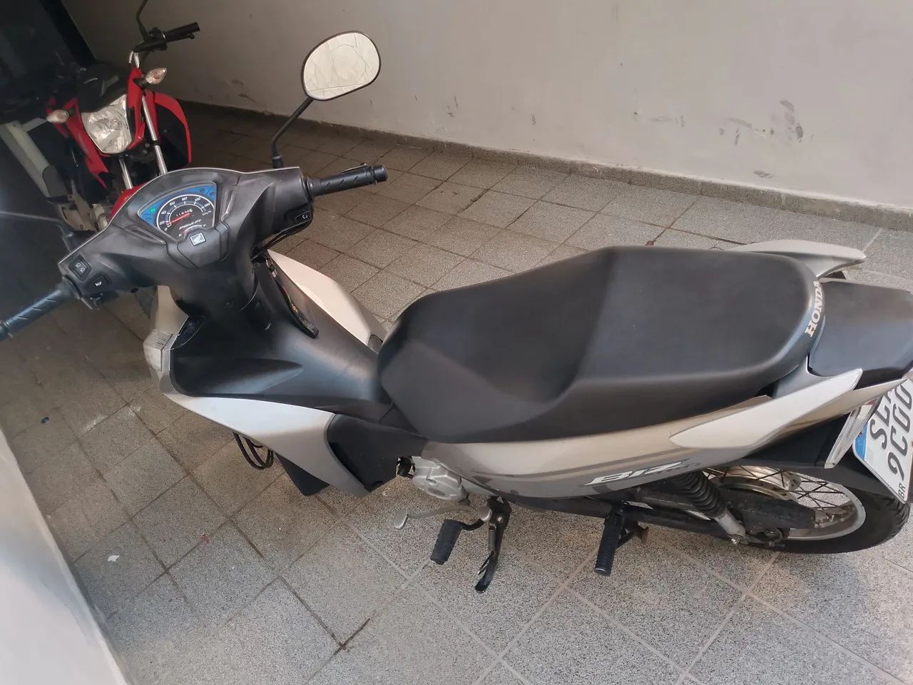 Moto toda revisada e só pega e andar  - Foto 3