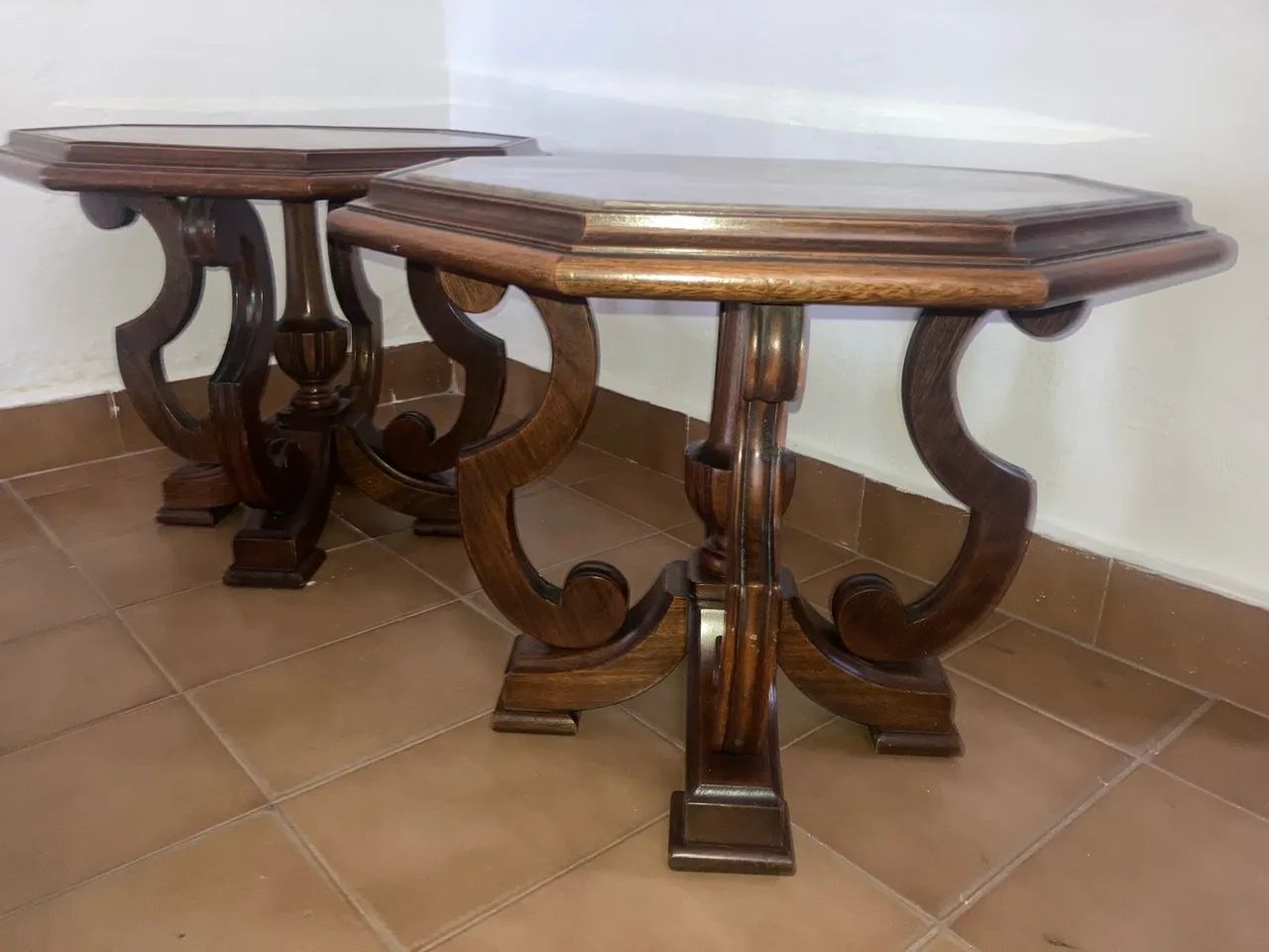 Mesa de Centro Octogonal em Mármore Italiano e Cerejeira + 2 Mesas Laterais | Década de 80 - Foto 5