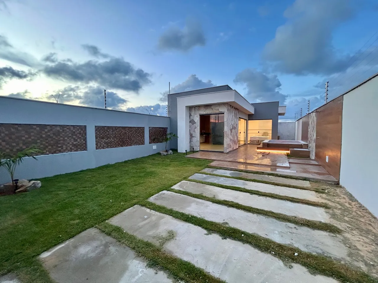 Casa Moderna de Alto Padrão à Venda