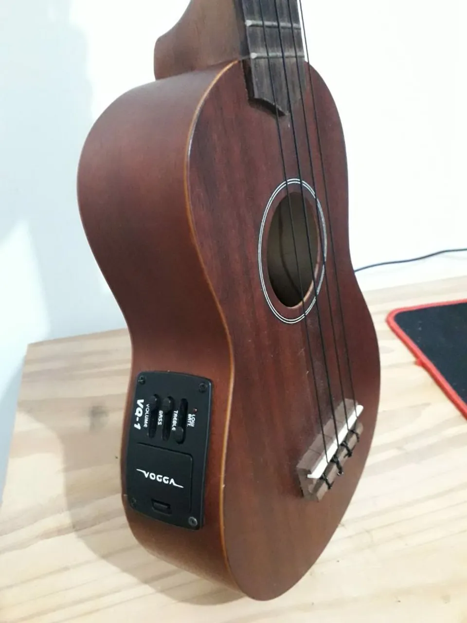 Ukulele Elétrico VOGGA NOVO