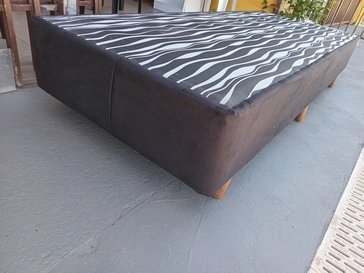 Base box solteiro,  nova.(Entrego)