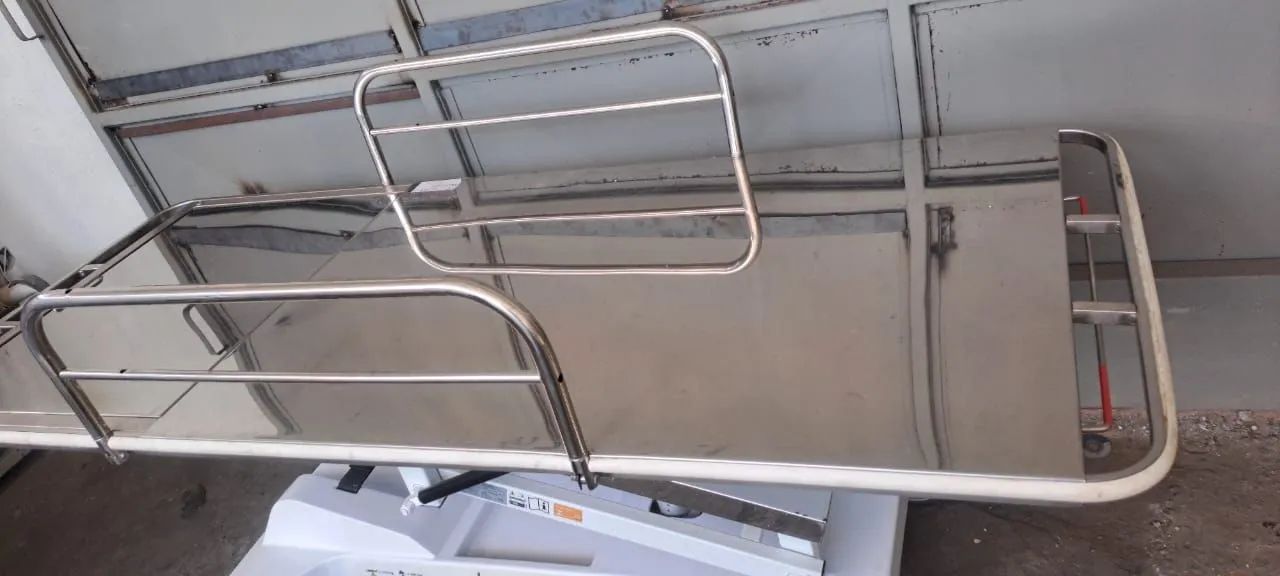 Maca hospitalar com elevação hidráulica. Leito de inox. - Foto 3