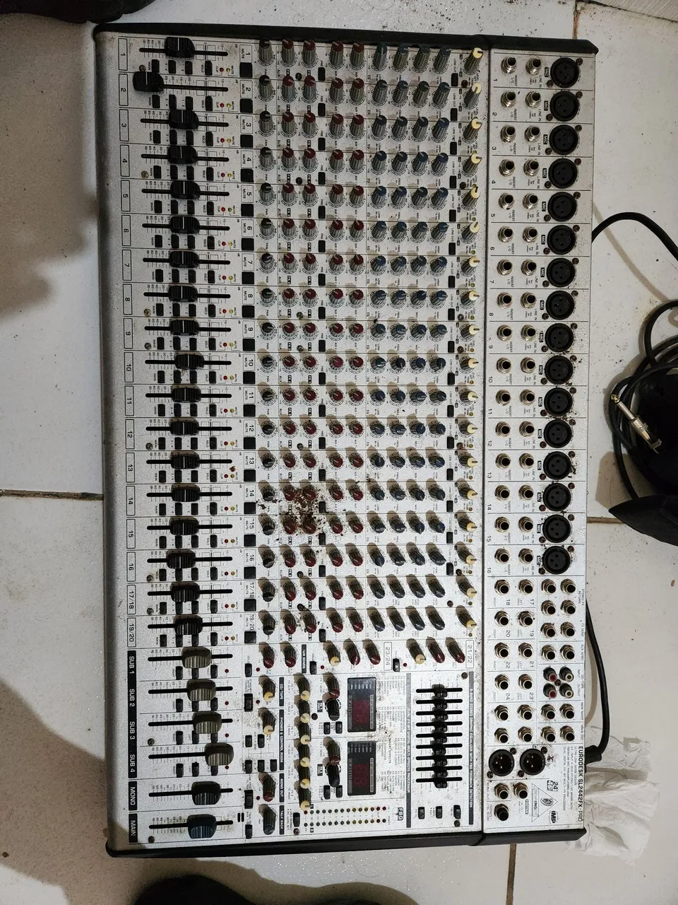 Mesa de som profissional 24 canais
