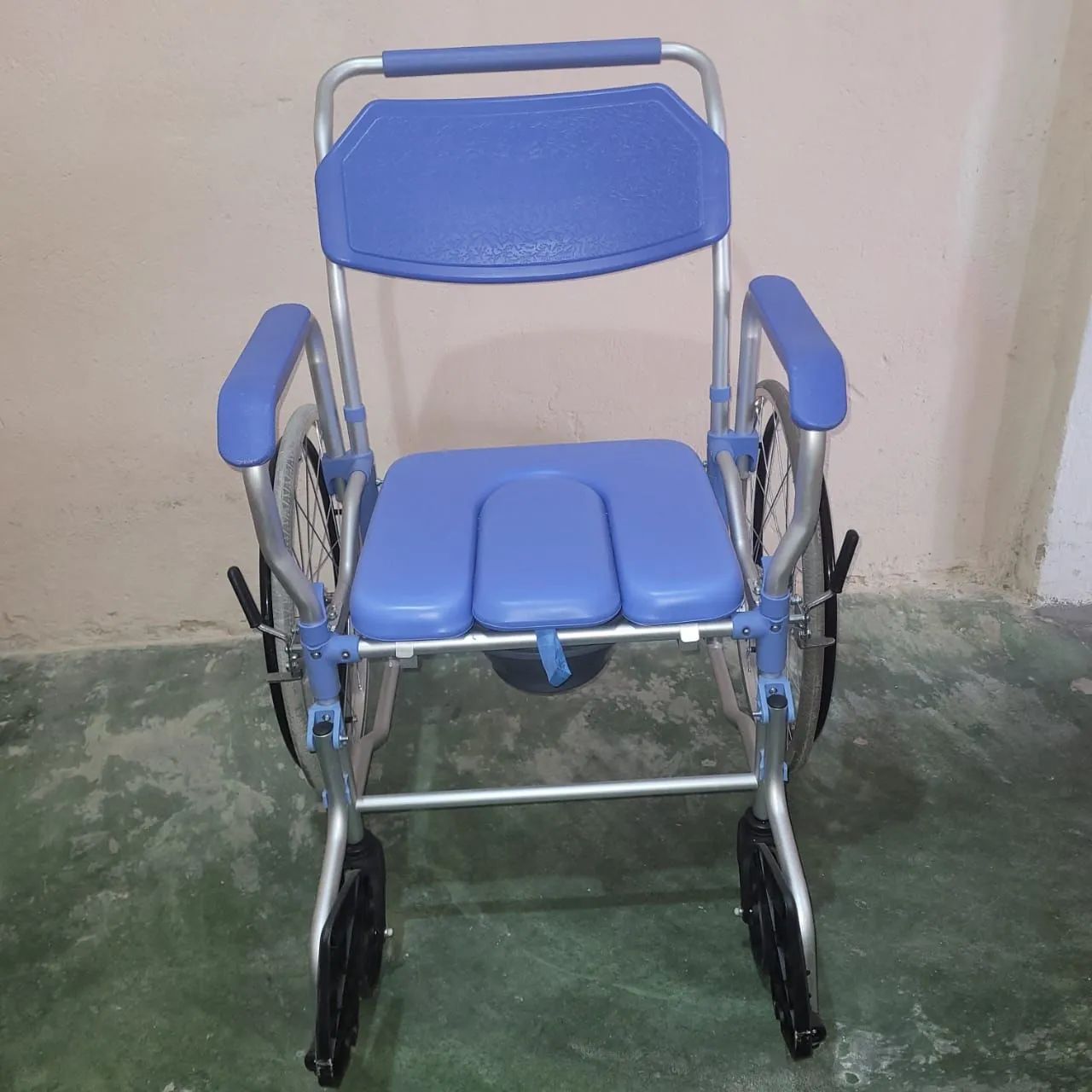 Cadeira de banho de rodas