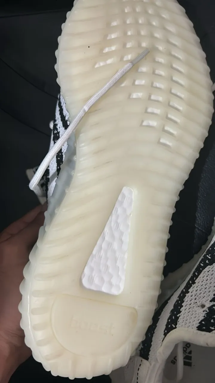 yeezy 350 v2 zebra