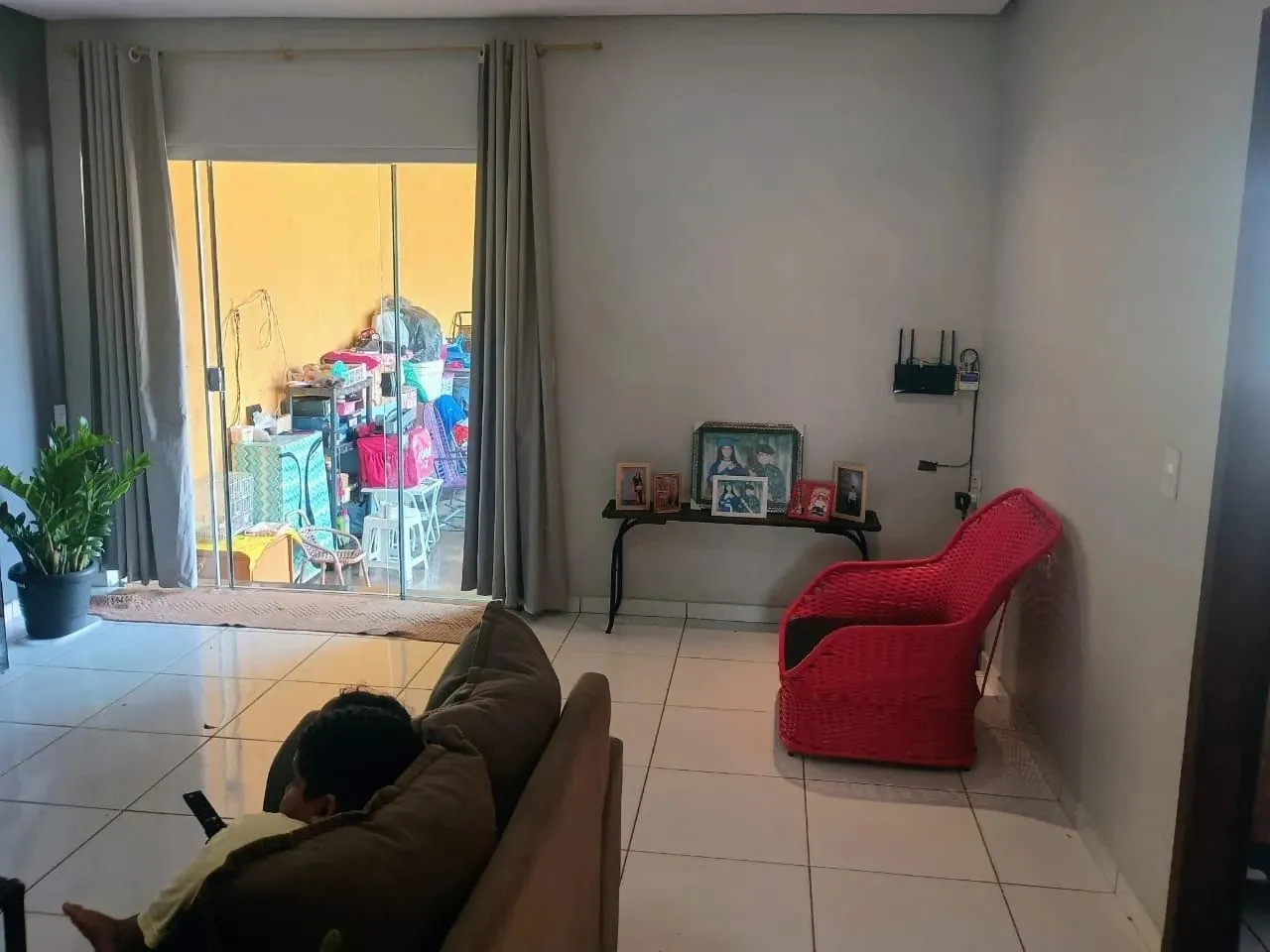 Vendo; casa na Estância 4, fica em umas das melhores localização.