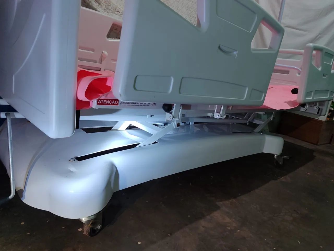 Cama hospitalar + colchão pneumático anti-escaras + suporte de soro  - Foto 6