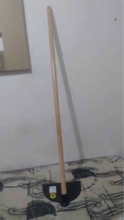 Enxada nova, nunca usada